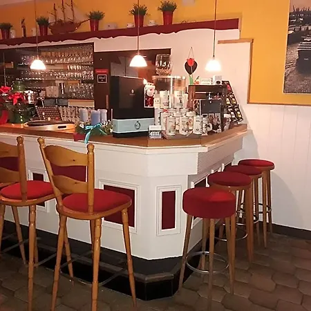 Rathausschenke 여관 Münstermaifeld